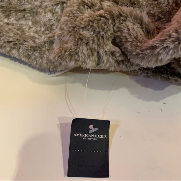 American Eagle Infinity Fluffy Scarf - Picture 3 of 3